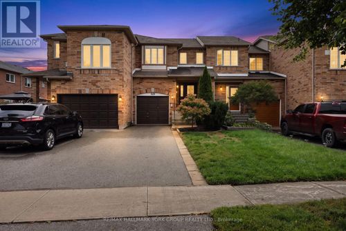 620 Bondi Ave, Newmarket, ON, L3Y8S8 | Card Image
