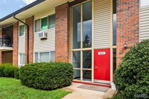 a-9047 Villaridge Ct, Saint Louis, MO, 63123-7432 | Card Image