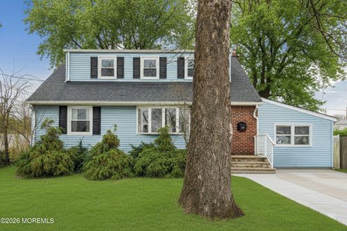 325 Hollie Drive E, Belford, NJ, 07718 | Card Image