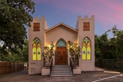 2205 E 12th St, Austin, TX, 78702-1705 | Card Image