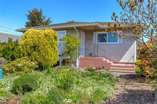 3433 Bethune Ave, Victoria, BC, V8X1W1 | Card Image