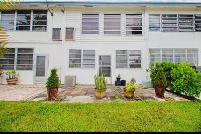 D-6 - 11 Ne 204th St, Condo with 1 bedrooms, 1 bathrooms and null parking in Miami Gardens FL | Image 1