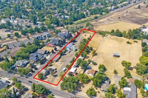 219 N Mountain Avenue, Ashland, OR, 97520 | Card Image