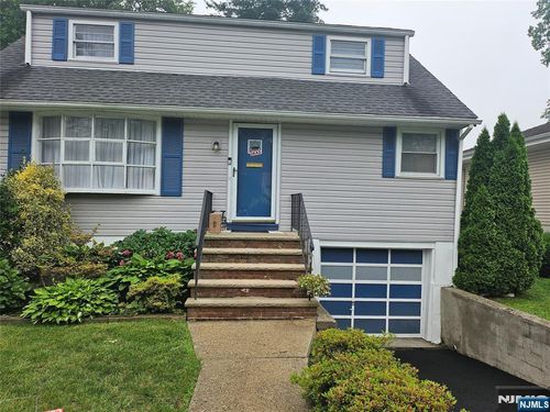 100 Grove St, Waldwick, NJ, 07463-2220 | Card Image