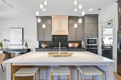 22097 W 93rd Ter, Lenexa, KS, 66220-2525 | Card Image