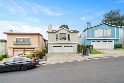 91 Wakefield Ave, Daly City, CA, 94015-4449 | Card Image