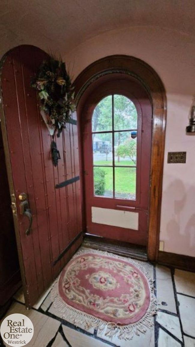 Entrance | Image 4