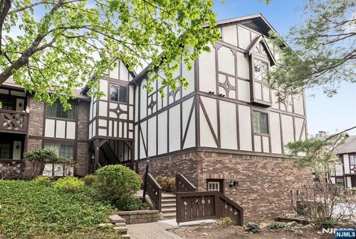 107 Mark Twain Way, Mahwah, NJ, 07430-3402 | Card Image