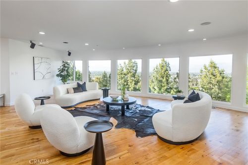 3828 Alomar Dr, Sherman Oaks, CA, 91423-4946 | Card Image