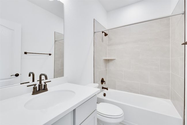 Full bathroom with vanity and shower / washtub combination | Image 10