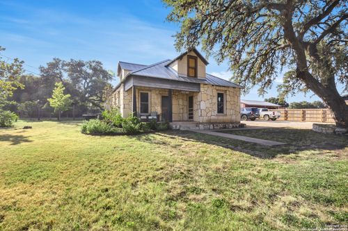 1107 Main St, Blanco, TX, 78606-4863 | Card Image