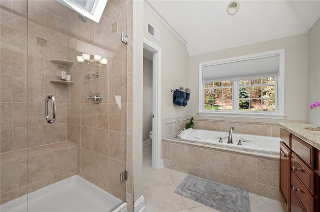 205 Erin Dr, House other with 5 bedrooms, 5 bathrooms and 3 parking in Cranberry Twp PA | Image 26