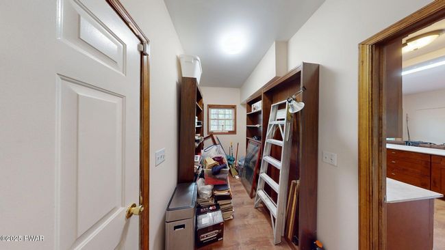 pantry/mudroom | Image 18