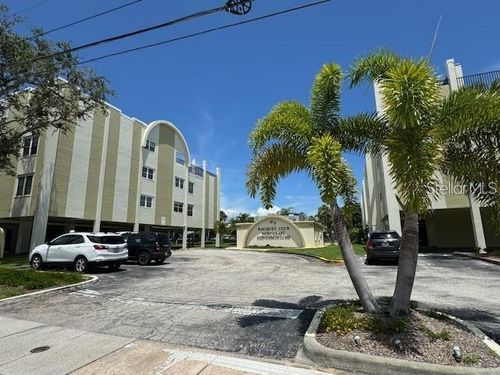 304-4681 1st St Ne, ST PETERSBURG, FL, 33703-4946 | Card Image