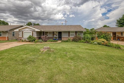 605 S Cimarron St, Hennessey, OK, 73742-1812 | Card Image