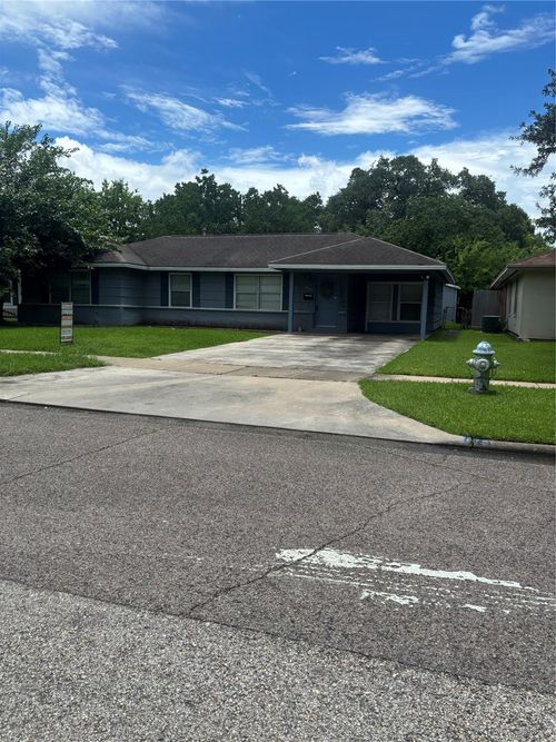 4713 Saxon St, Bellaire, TX, 77401-2201 | Card Image