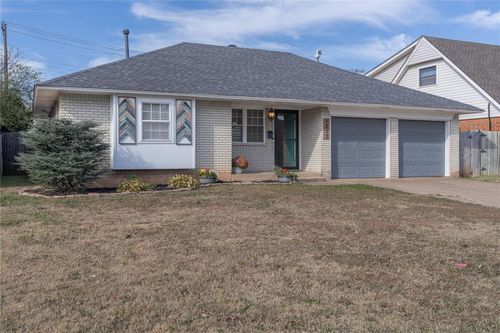 1317 Lawton, Moore, OK, 73160-3636 | Card Image