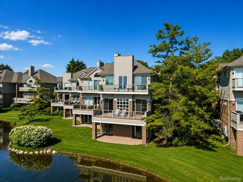 3782 Pine Lake Knoll Dr, West Bloomfield, MI, 48324-1666 | Card Image