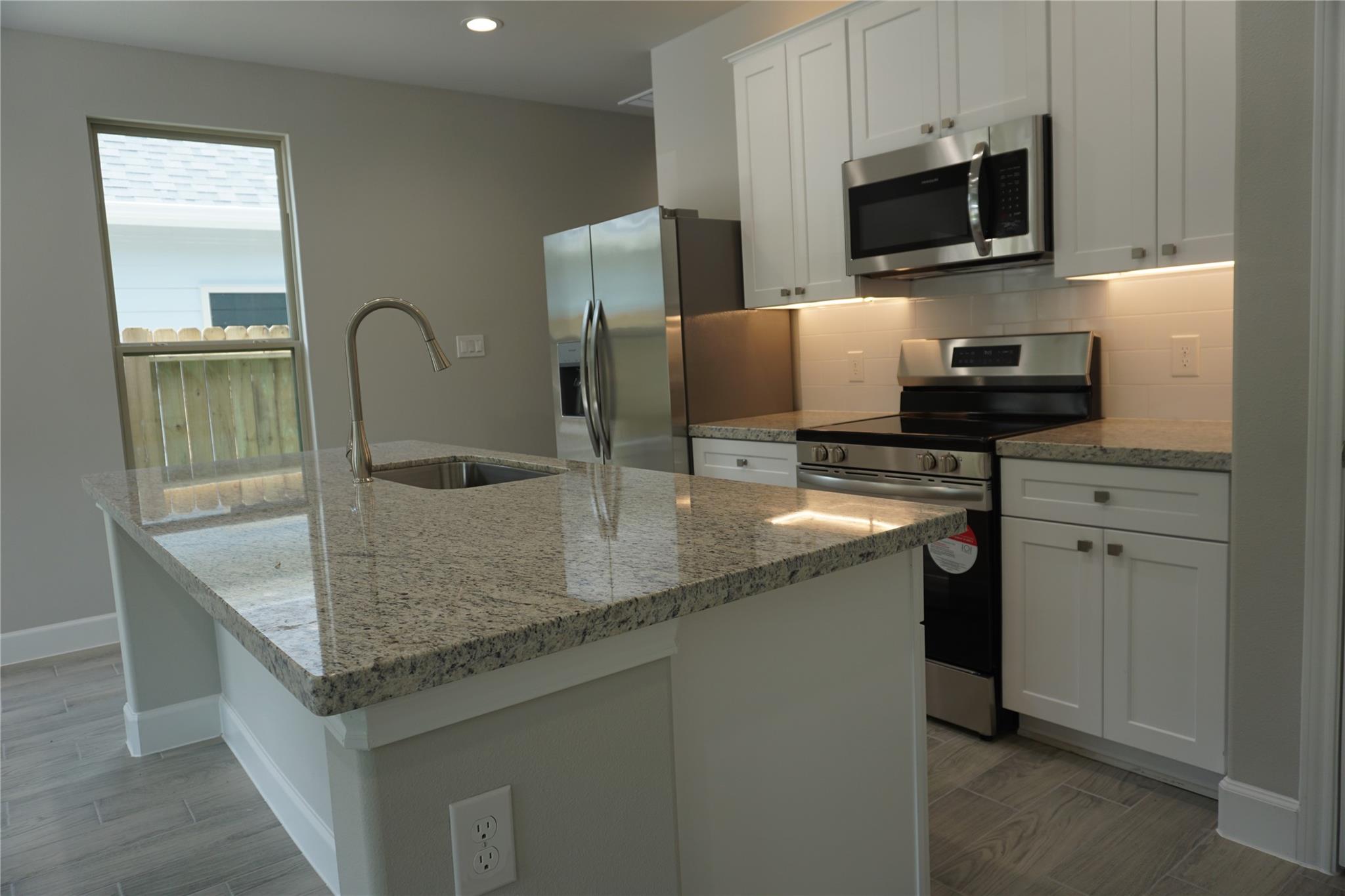 Residential Lease in Willis 5