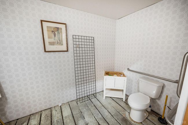 107 13 Th St, Home with 0 bedrooms, 0 bathrooms and 10 parking in Lynchburg VA | Image 24