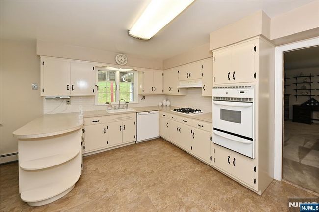 388 Holly Dr, House other with 3 bedrooms, 2 bathrooms and null parking in Wyckoff NJ | Image 10