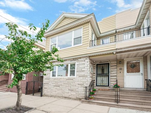 7805 83rd St, Glendale, NY, 11385-7640 | Card Image