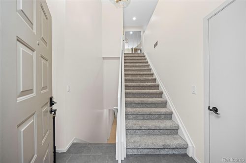 6610 Fieldstone Ct, West Bloomfield, MI, 48322-3445 | Card Image