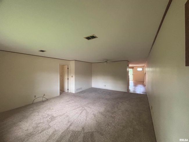 APT-28 - 920 17 Th St, Condo with 3 bedrooms, 2 bathrooms and null parking in Moline IL | Image 4