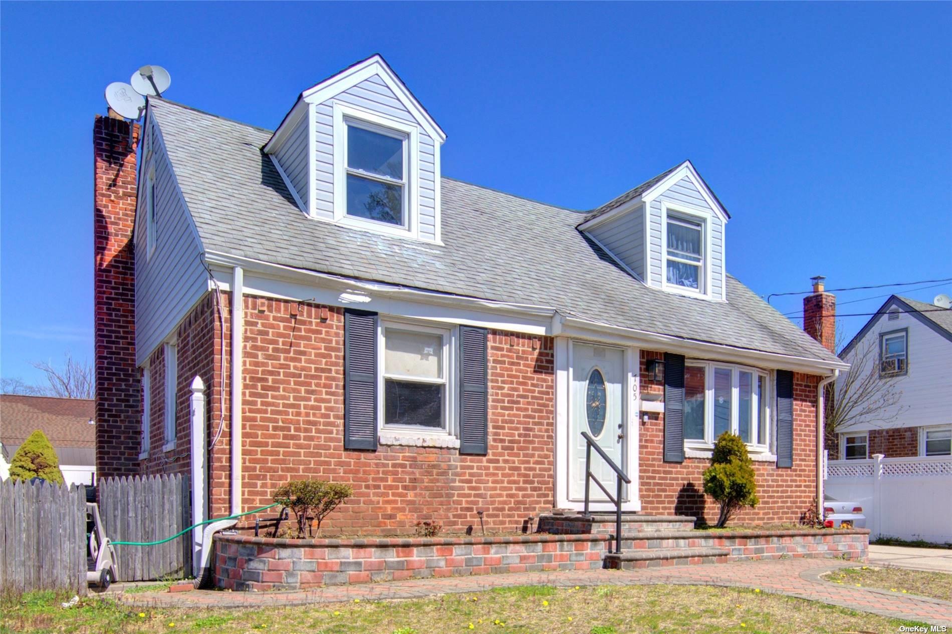 Macon Pl, Uniondale, NY 11553