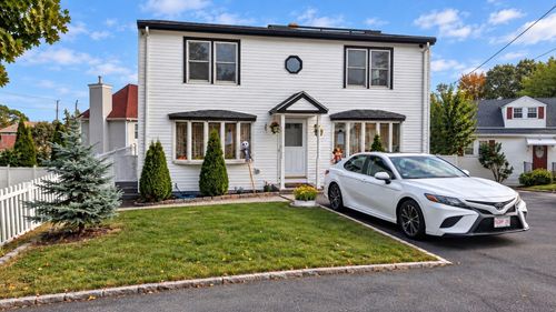 9 Summit Ave, Saugus, MA, 01906-3925 | Card Image