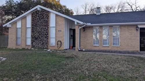 210 Sixpence Ln, Euless, TX, 76039-3702 | Card Image