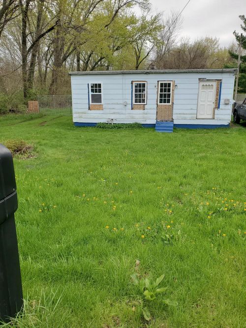 1560 Highland Ave, Benton Harbor, MI, 49022-2032 | Card Image