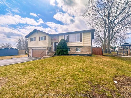 61 Brant St, Deseronto, ON, K0K1X0 | Card Image