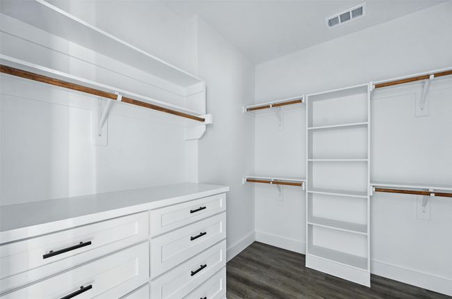 Primary Closet | Image 23