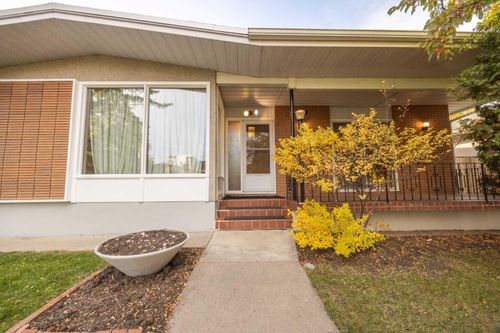 53 Kentish Dr Sw, Calgary, AB, T2V2L4 | Card Image