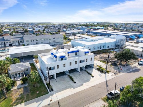 615 W Avenue A, Port Aransas, TX, 78373-4114 | Card Image