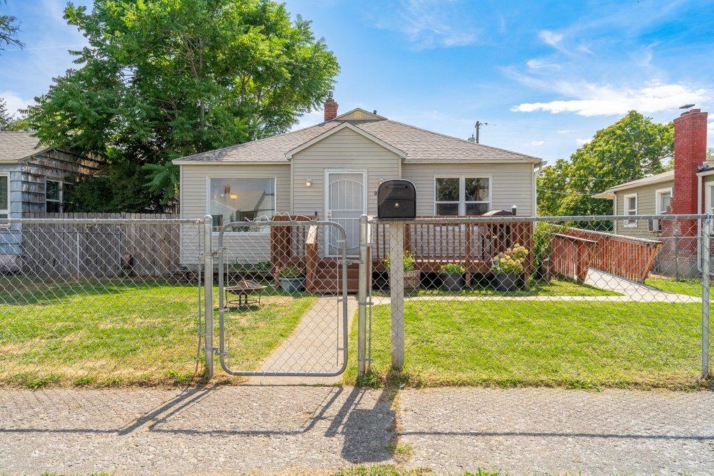 Lacrosse Ave, Spokane, WA 99207