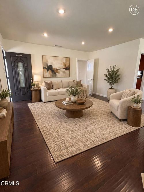 10229 Marcus Ave, Tujunga, CA, 91042 | Card Image
