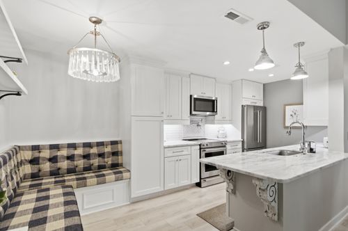 1300q-2011 N Highway 17, Mount Pleasant, SC, 29466-6827 | Card Image