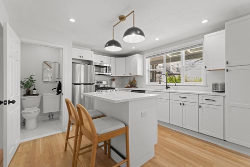 9 Dexter St, Boston, MA, 02127-2704 | Card Image