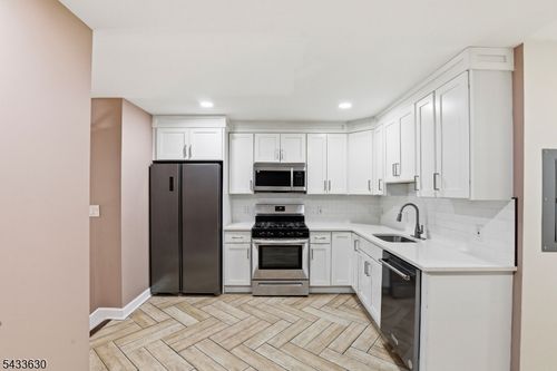 194 Hillside Ave, Newark, NJ, 07108-2412 | Card Image