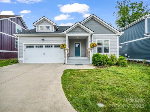 62 Leyland Cir, Hendersonville, NC, 28792-0432 | Card Image