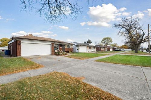 27908 Ryan Rd, Warren, MI, 48092-5133 | Card Image