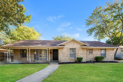 217 Woodhaven Dr, Desoto, TX, 75115-3921 | Card Image