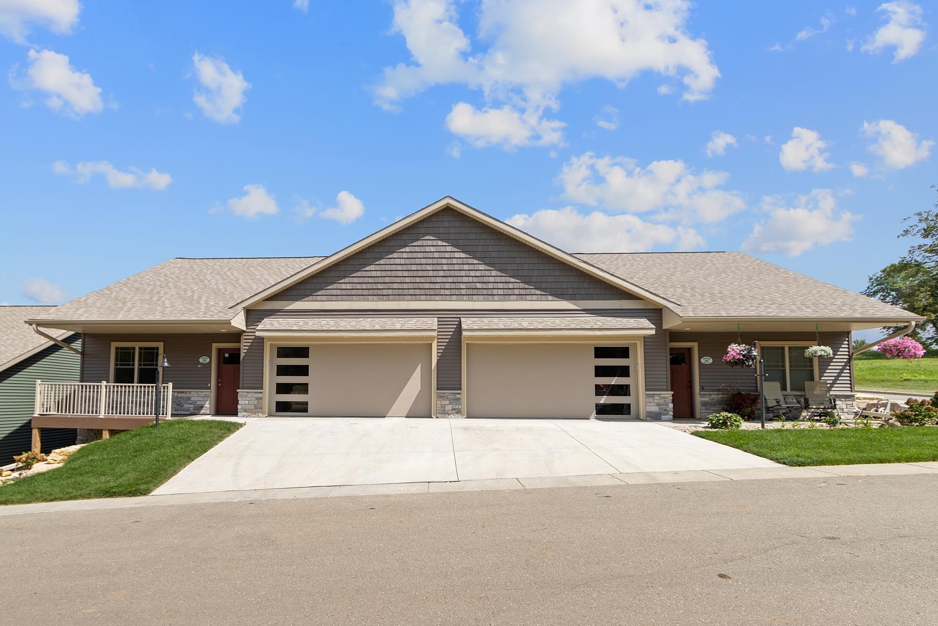 Sienna Hills Cir, Mount Horeb, WI 53572