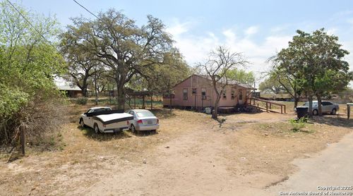 818 Flores Dr, Devine, TX, 78016-3508 | Card Image