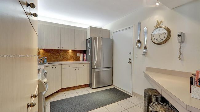 12H - 1500 S Ocean Dr, Condo with 2 bedrooms, 2 bathrooms and null parking in Hollywood FL | Image 11