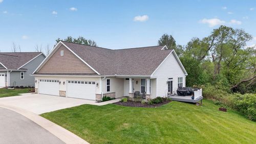 18 Briarknoll Circle, Saukville, WI, 53080 | Card Image
