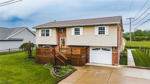 216 Lincoln Dr, Mineral Wells, WV, 26150-7615 | Card Image