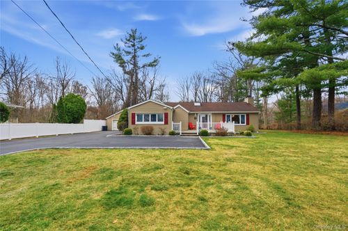 3011 Hickory St, Yorktown Heights, NY, 10598-2733 | Card Image
